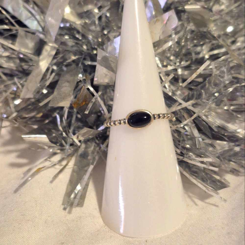 Elegant Silver and Black Women's Ring Sz 6